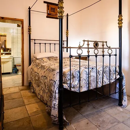 Peace House Kyrenia * Кирения