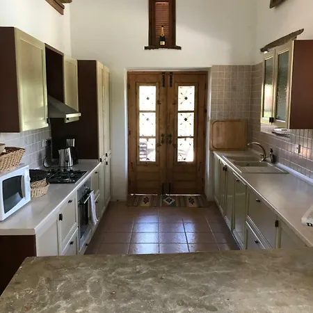 Peace House Kyrenia Вилла Кирения