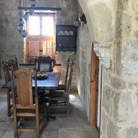 Peace House Kyrenia * Кирения