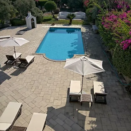 Peace House Kyrenia * Кирения