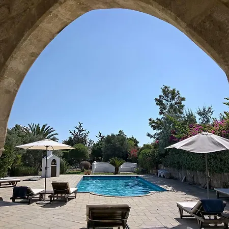 Peace House Kyrenia Вилла Кирения