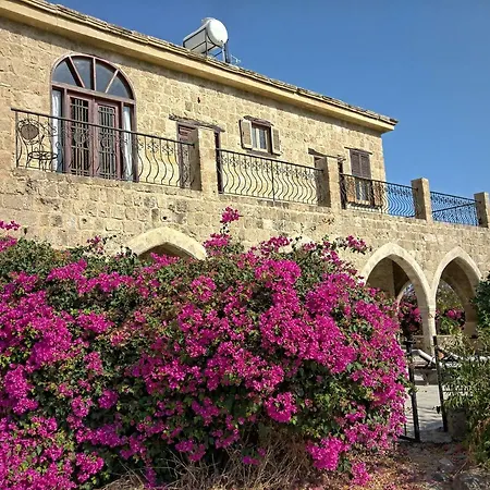 Peace House Kyrenia * Кирения